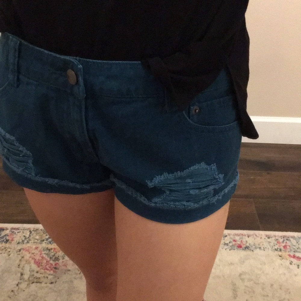 Shorts - Picture 2 of 6